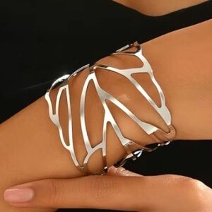Silver Leaf-Pattern Cutout Cuff Bracelet
